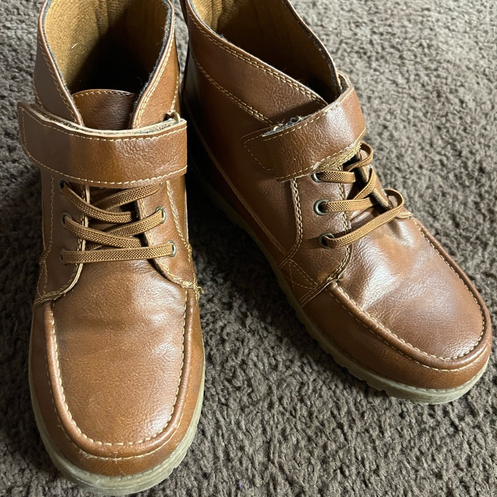 Children’s place boys size 6 boots